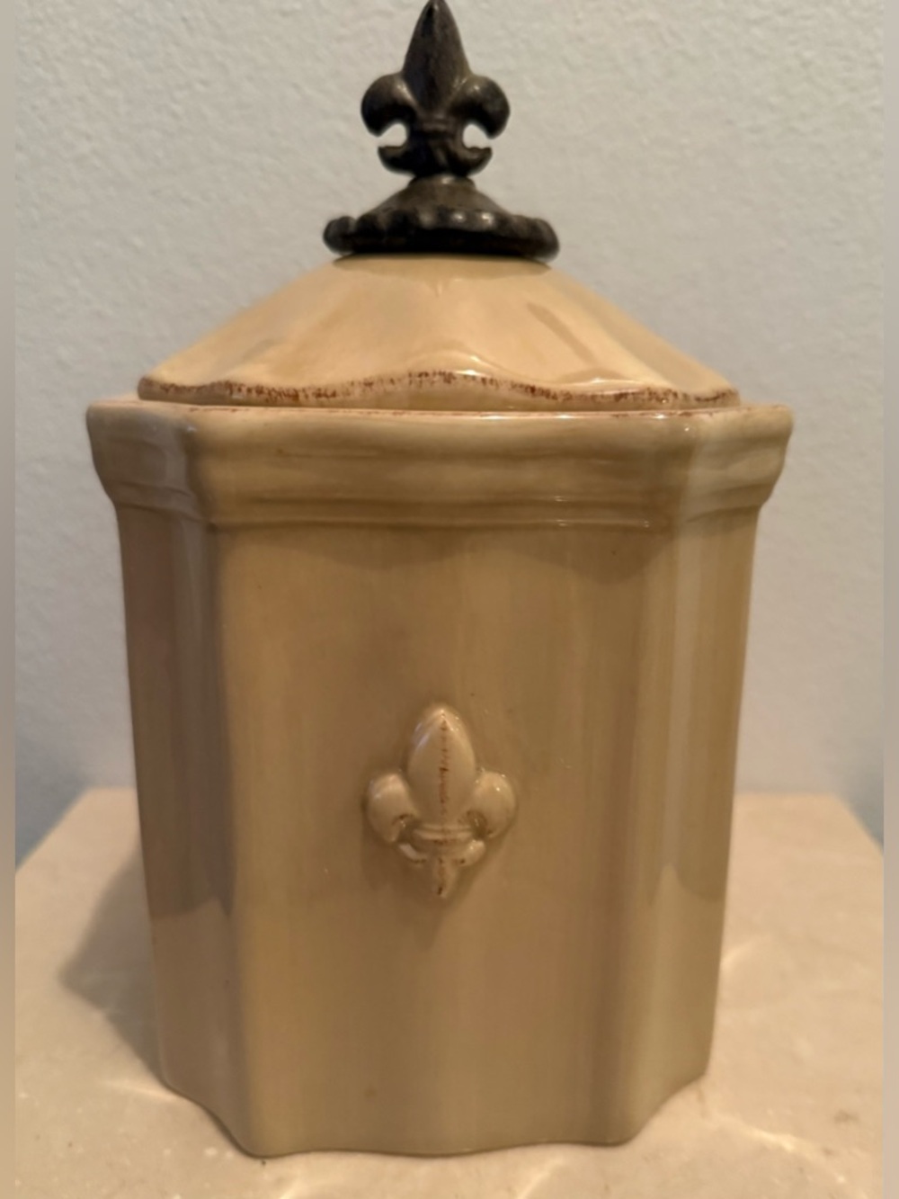 Artimino "Fleur De Lis Cream" ceramic canister. 6.25”x5.5” w/sealed lid.